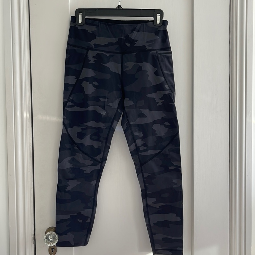 Sweaty Betty Power 7/8 Leggings, Color Black Camouflage size Small